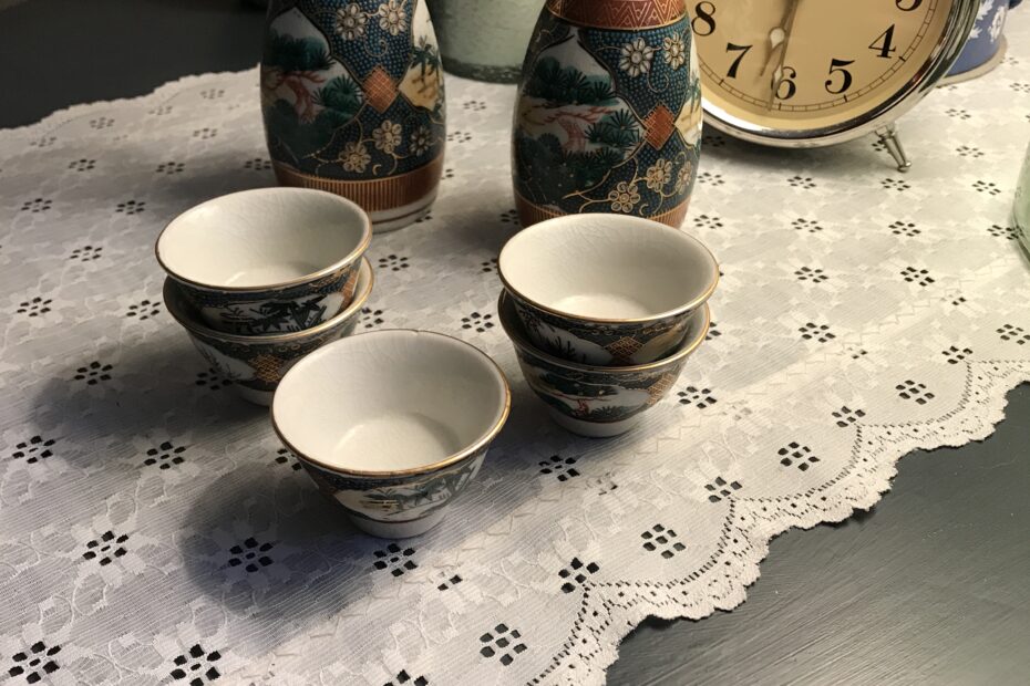 Saikō-Kutani 19th Century Sake Set